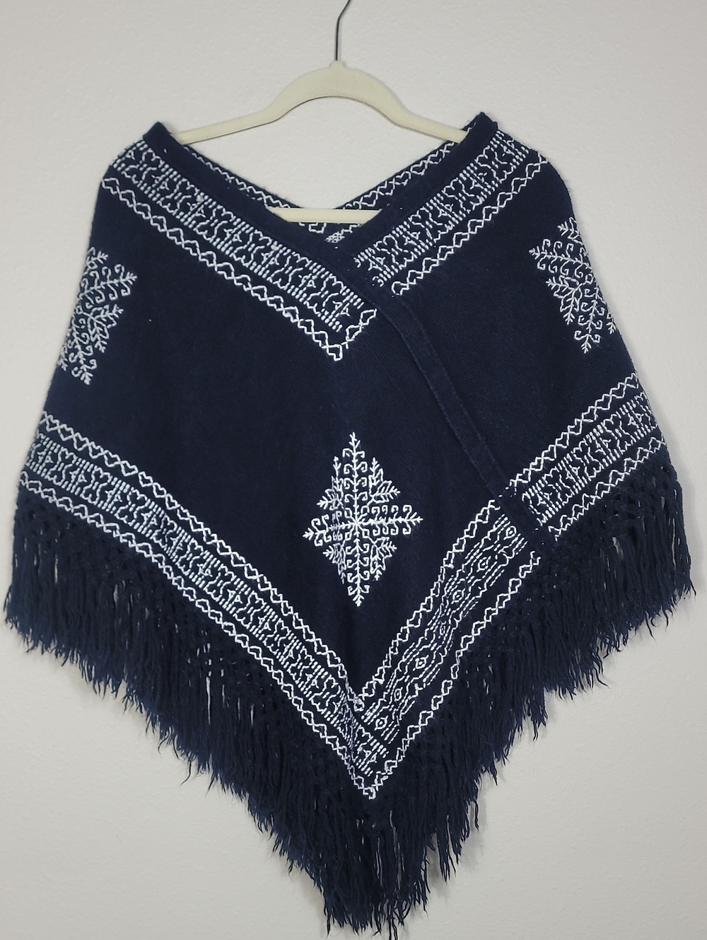Vintage Embroidered Snowflake Poncho Wearable Blanket One Size
